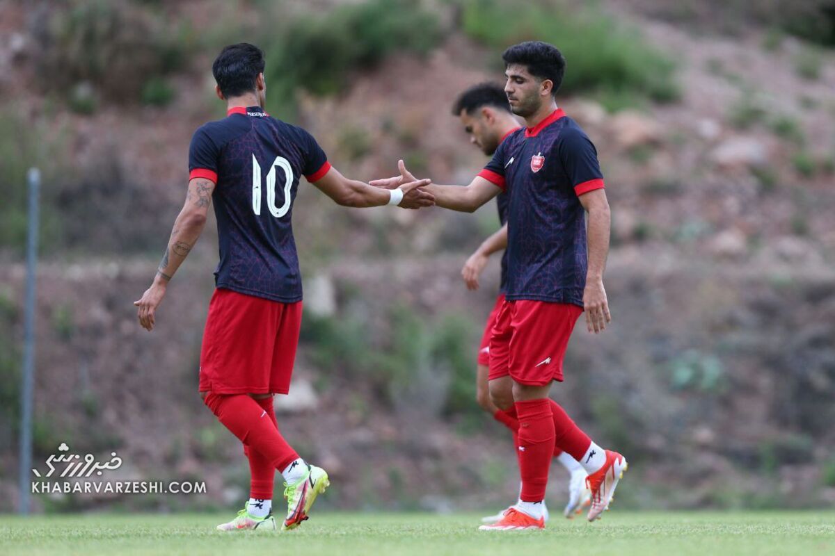 افتتاحیه لیگ برتر بدون تماشاگر/ پرسپولیس در خانه تنها شد