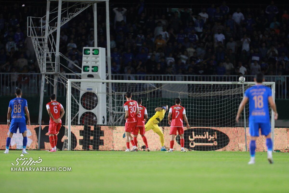 ویدیو| سکته استقلال و پرسپولیس؛ تیرک دروازه مانع اولین گل دربی